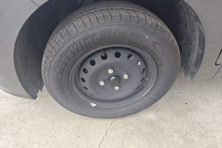 Used Wuling Hongguang New Energy 2024 All-Electric Model 300KM Standard Version Exterior 4