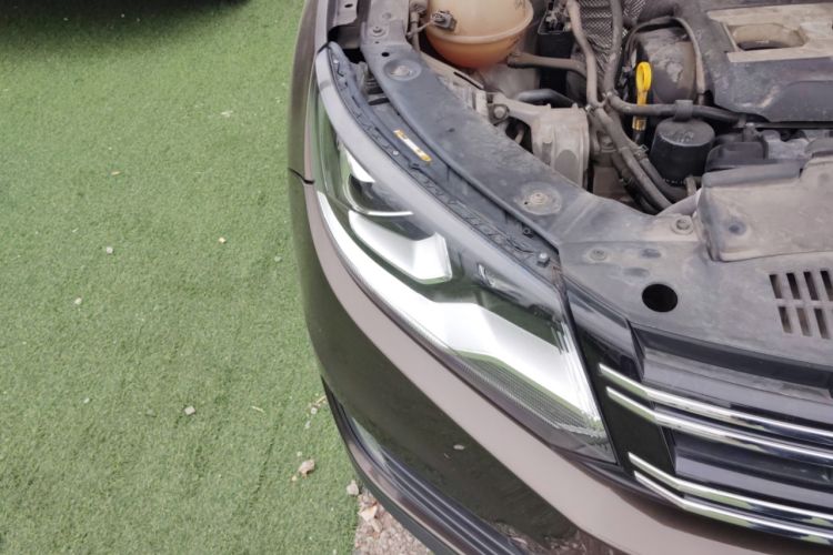 Used Volkswagen Tiguan 2017 300TSI Automatic Two-Wheel Drive Silk Road Comfort Edition Right Front Headlight