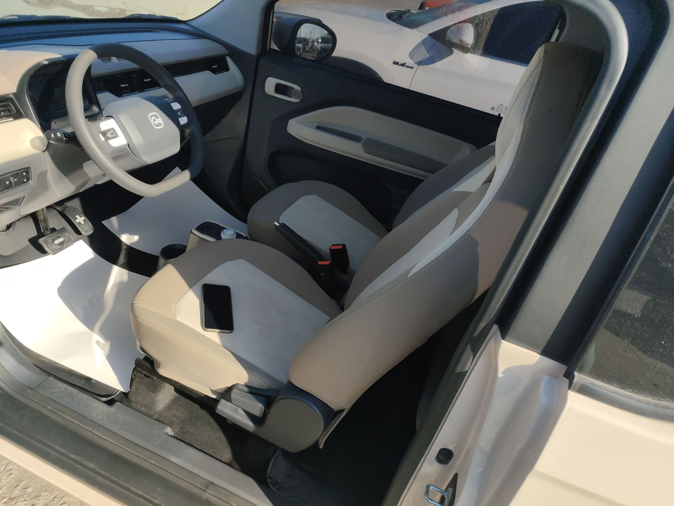 Переднее сиденье в автомобиле