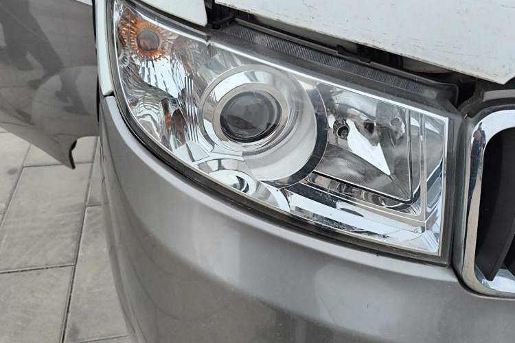 Used Jinbei New Hiace X30L 2021 1.5L Wealth Edition Bus Non-Air-Conditioned China VI Standard SWC15M Right Front Headlight