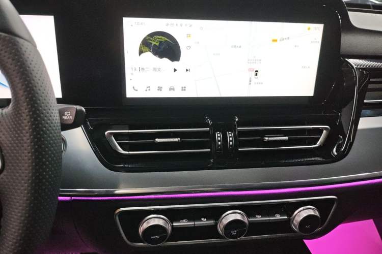 Used Hongqi HS5 2023 2.0T Qixiang Pro Edition Audio And AC Panel