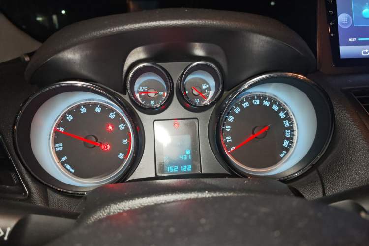 Used Buick Encore 2015 1.4T Automatic Two-Wheel Drive Urban Elite Version
