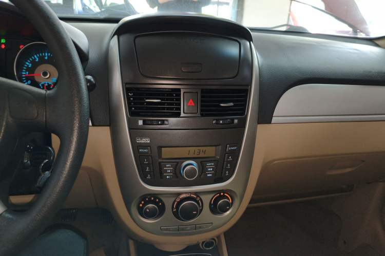 Used Buick Excelle 2013 1.5L Manual Classic Model Audio And AC Panel