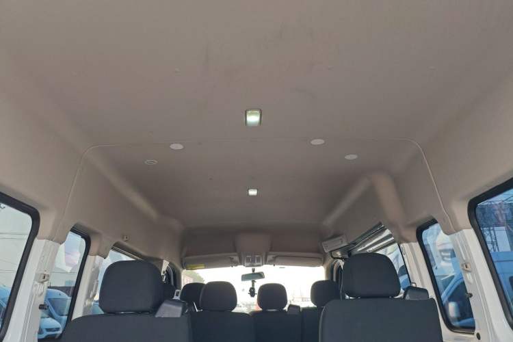 Used SAIC MAXUS Xintu V80 2025 PRO Aoyuntong 2.0T Automatic Long-Wheelbase Mid-Roof Model with 6/7/8/9 Seats
