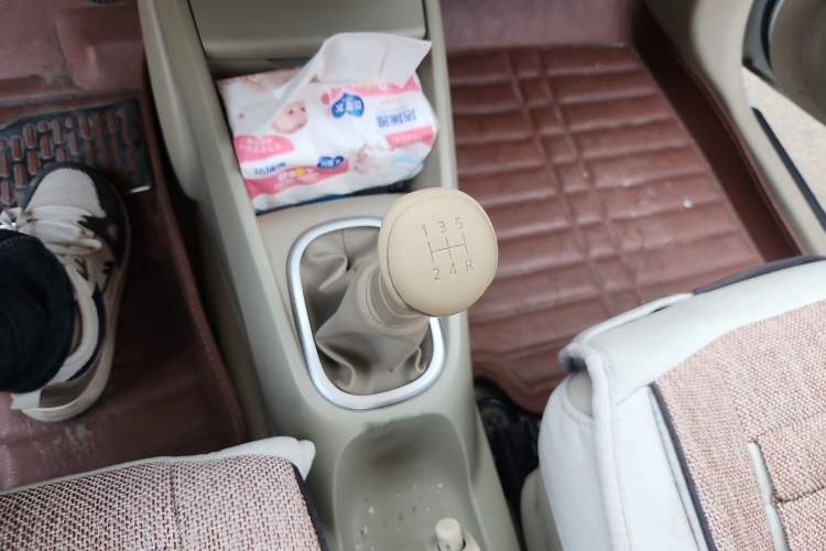 Used Venucia D50 2015 1.6L Manual Fashion Edition Gear Lever