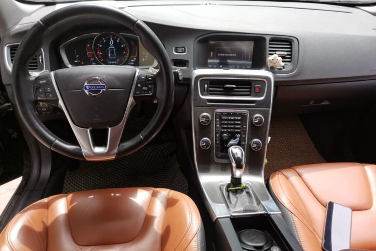 Used Volvo V60 2014 T5 Zhiya Edition
