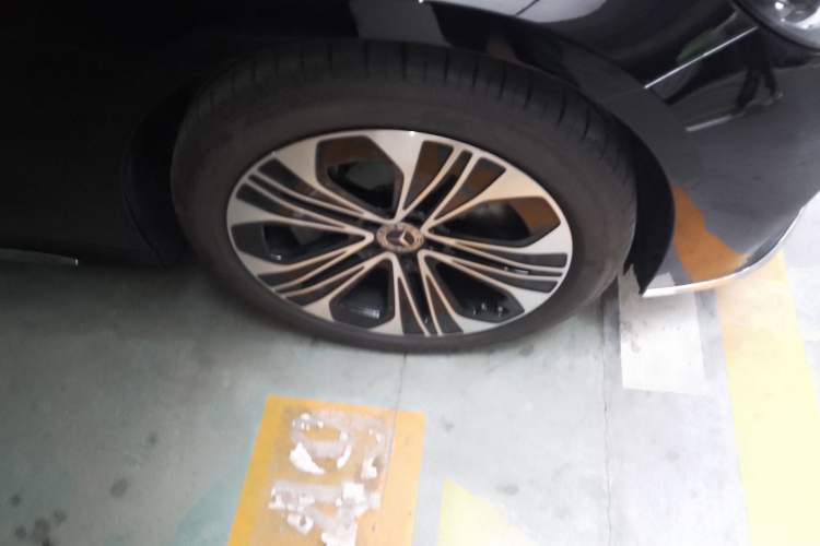 Used Mercedes-Benz E-Class New Energy 2024 E 350 e L Plug-in Hybrid Sedan Right Front Wheel Hub