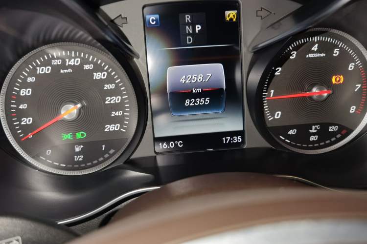 Used Mercedes-Benz GLC 2018 Facelift GLC 260 4MATIC Luxury Edition
