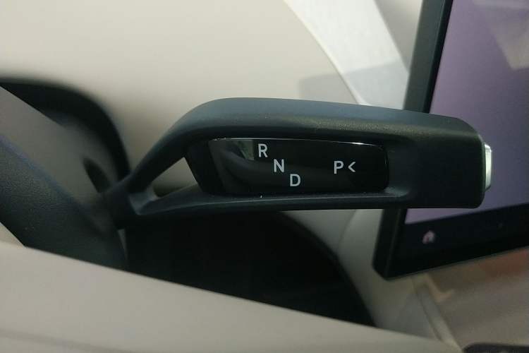 Used Xiaomi Auto YU7 2025 Ultra-Long Range High-Performance All-Wheel-Drive Max Edition Gear Lever