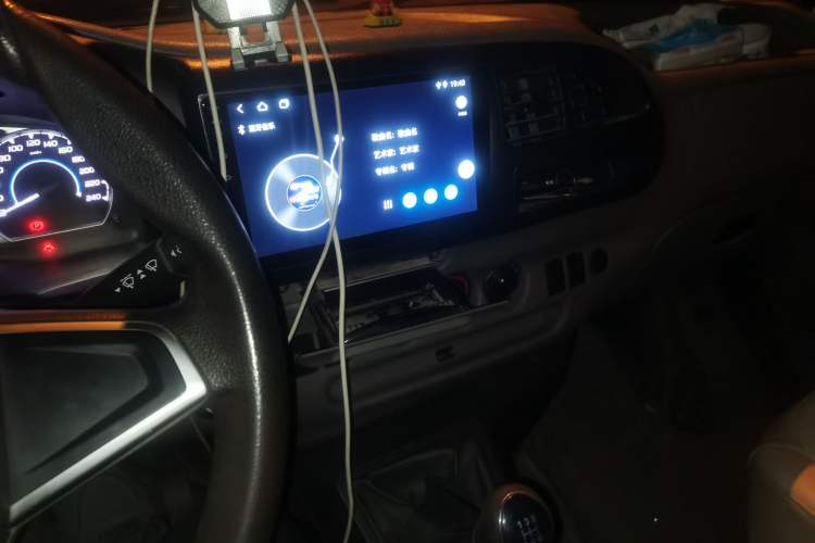 Used JMC Transit 2019 2.8T Commercial Version Long Wheelbase Mid-Roof 6-Seater Rear Single Tire China VI Emission Standard – JX493 Audio And AC Panel