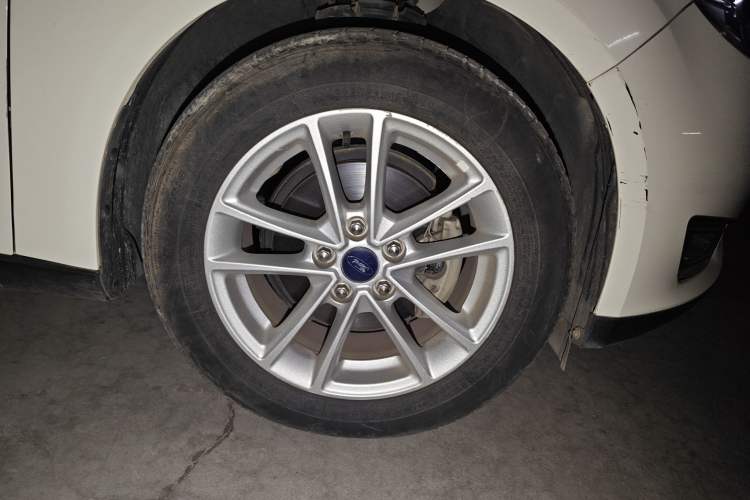 Used Ford Focus 2017 Sedan 1.6L Automatic Fashion Edition Smart Drive Version
