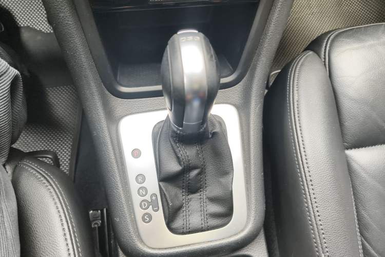 Used Volkswagen Sharan 2016 380TSI Luxury 7-Seater Gear Lever