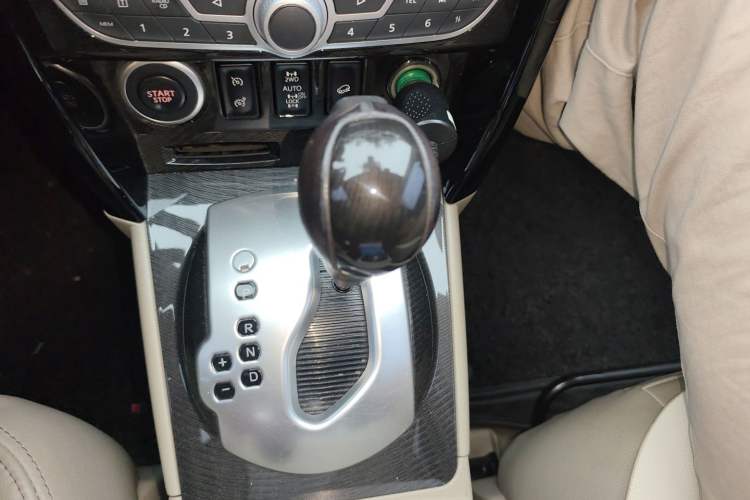 Used Renault Koleos 2012 2.5L 4x4 Comfort Edition with Navigation