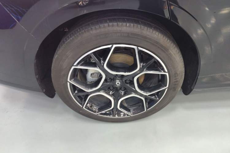 Used CHANGAN NEVO A07 2025 Blue Whale Pure Electric 625 Flagship Model Right Rear Wheel Hub
