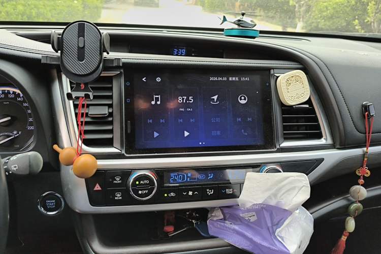 Used Toyota Highlander 2021 2.0T Four-Wheel Drive Prestige Version 7 Seats Audio And AC Panel