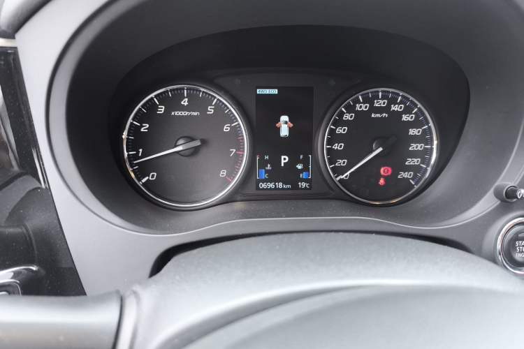 Used Mitsubishi Outlander 2018 2.4L 4x4 Elite Edition 5 Seats Odometer Close Up