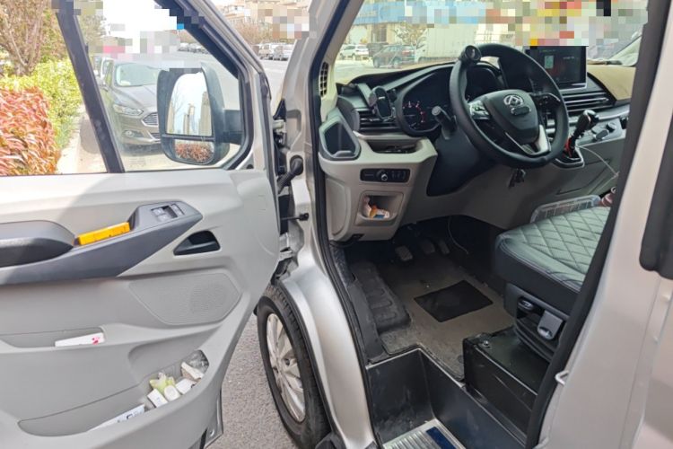 Used SAIC MAXUS Xintu V90 2021 2.0T Manual Zhiyun King Rear-Drive Single-Tire Extended-Wheelbase High-Roof 7-Seater Driver Seat