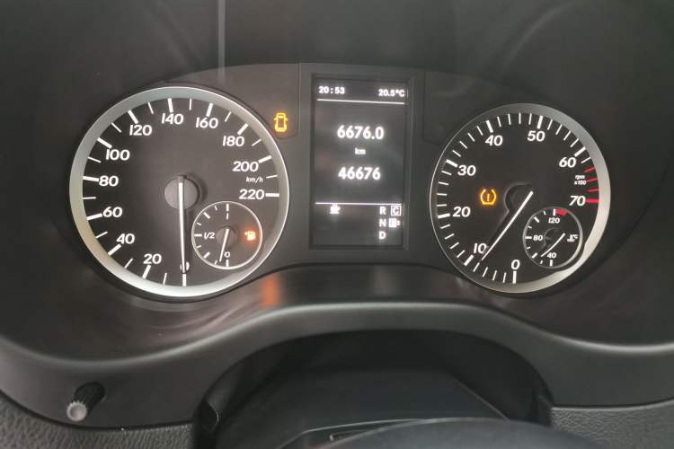 Used Mercedes-Benz Vito 2018 2.0T Elite Version 9 Seats China VI Emission Standard