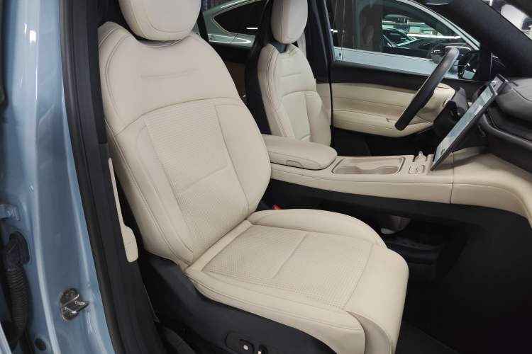 Used Nio ES6 2024 75 kWh Right Front Seat