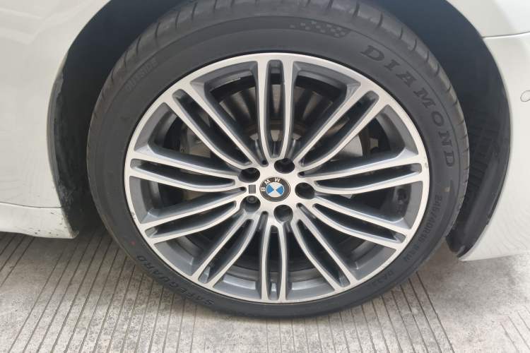 Used BMW 5 Series 2018 530Li Leading Edition Luxury Package Right Front Wheel Hub