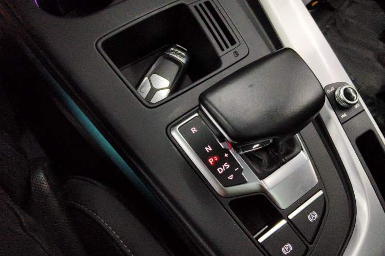 Used Audi A4L 2022 40 TFSI Luxury Dynamic Model