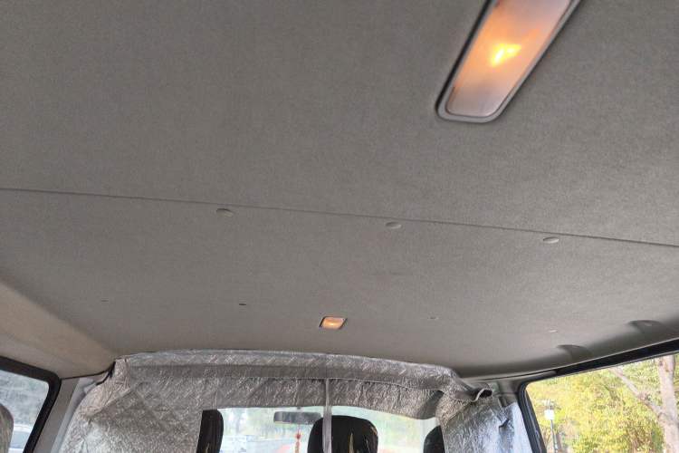 Used SAIC MAXUS Xintu V80 2019 2.5T Classic Model 6-Speed Manual – Aoyuntong Short Wheelbase Ultra-Low Roof 5/6 Seats