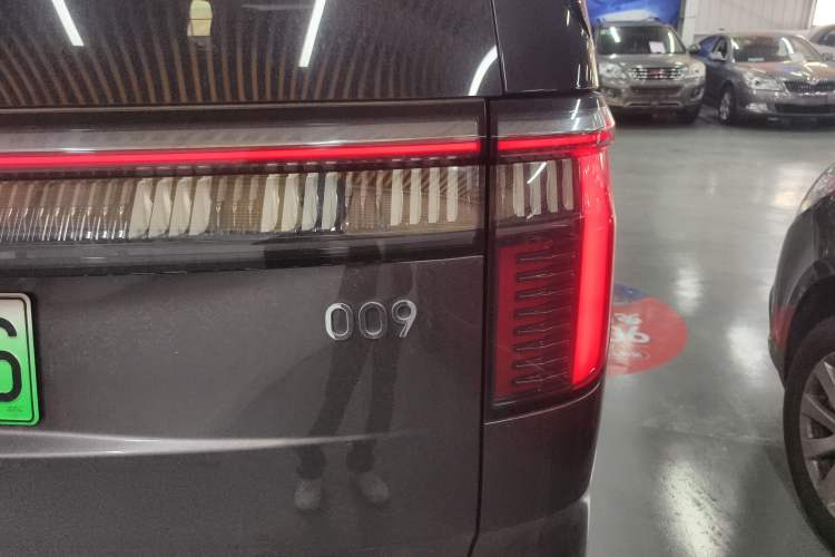 Used Zeekr 009 2024 7-Seater Aisle Version 108 kWh Right Rear Taillight