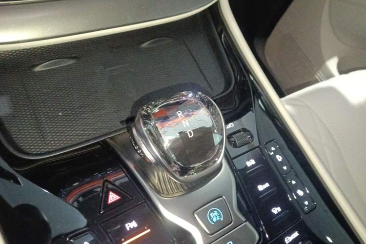 Used Denza D9 2024 DM-i 1050 Luxury Model
