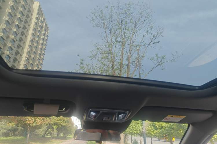 Used CHANGAN OSHAN Z6 2023 Blue Whale 2.0T Automatic Smart Drive Model Headliner