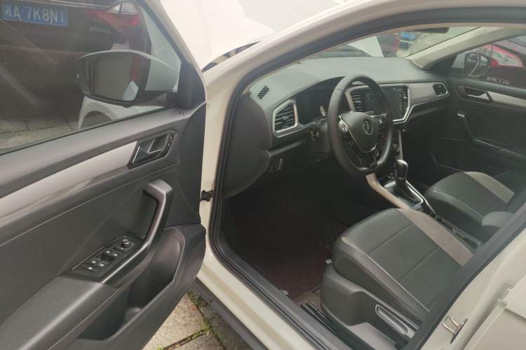 Used Volkswagen T-ROC 2022 280TSI DSG Two-Wheel Drive Elite PLUS Driver Seat