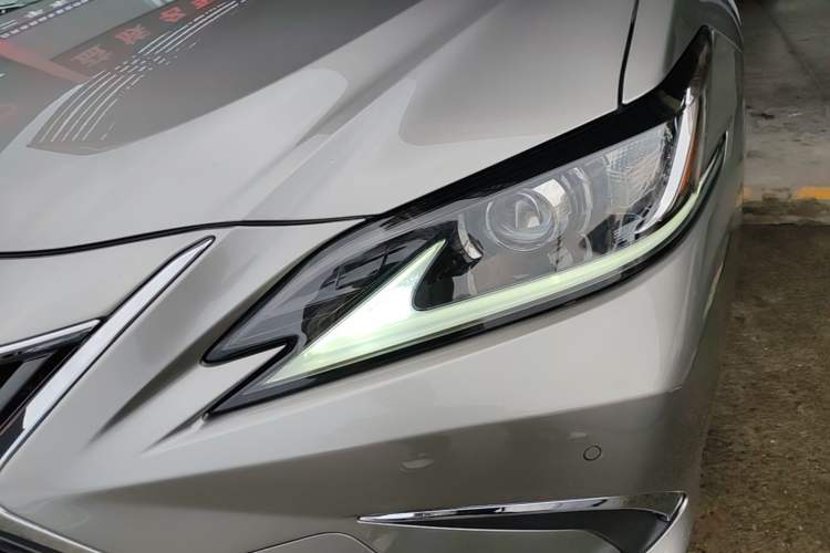 Used Lexus ES 2020 300h Premier Edition
