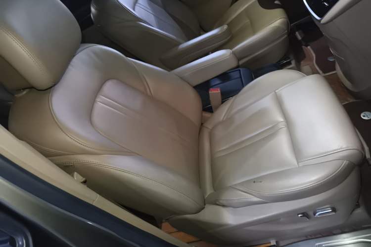 Used Buick GL8 2021 ES Land Cruiser 653T Luxury Edition Right Front Seat