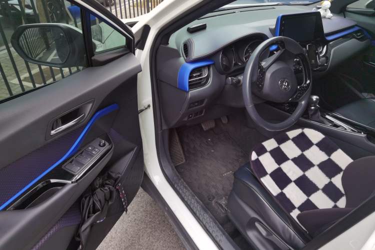 Used Toyota IZOA 2018 2.0L Yichi Edition China V Standard