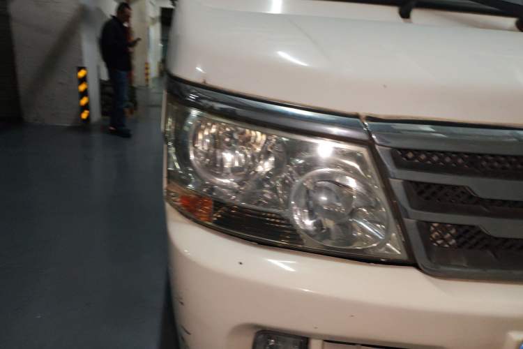 Used Jinbei Hiace 2014 2.0L 5th Generation Kuaiyunwang Business Version 4G19 Right Front Headlight