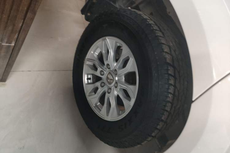 Used JMC Yusheng S350 2013 2.4T Automatic 4x4 Diesel Luxury 5-Seater Right Rear Wheel Hub