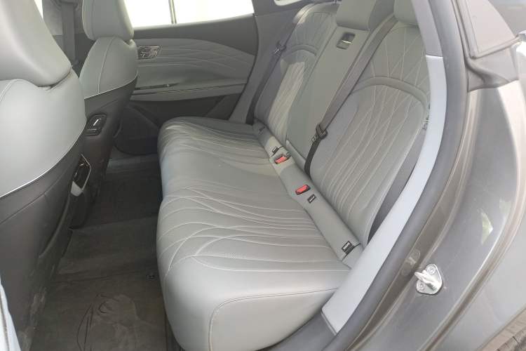 Used Geely Galaxy E8 2025 700 km Long-Range Intelligent Driving Version Left Rear Seat