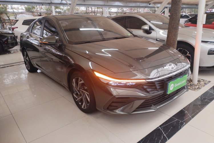 Used Hyundai Elantra 2023 1.5L CVT LUX Prestige Edition
