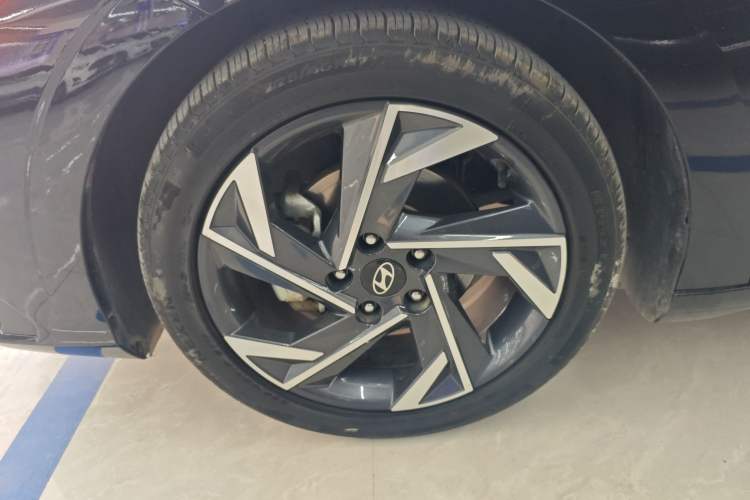 Used Hyundai Elantra 2023 1.5L CVT LUX Prestige Edition