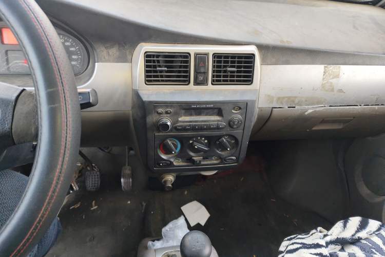 Used Wuling Rongguang 2011 1.2L Standard Version Audio And AC Panel