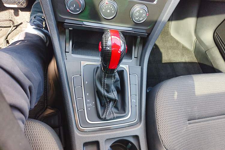 Used Volkswagen Golf 2017 1.6L Automatic Comfort Million-Vehicle Anniversary Edition