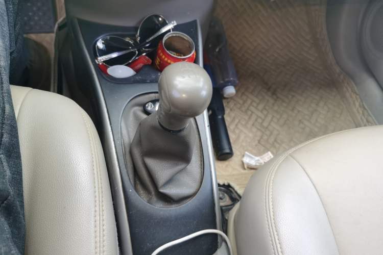 Used Nissan Sunny 2014 1.5XL Manual Deluxe Edition Gear Lever