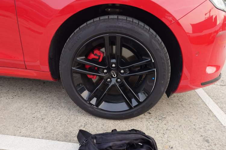 Used Hima AITO M5 2025 Extended-Range Ultra All-Wheel-Drive Version Right Front Wheel Hub