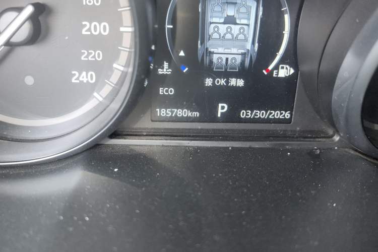 Used Land Rover Discovery Sport 2018 240 PS HSE Version Odometer Close Up