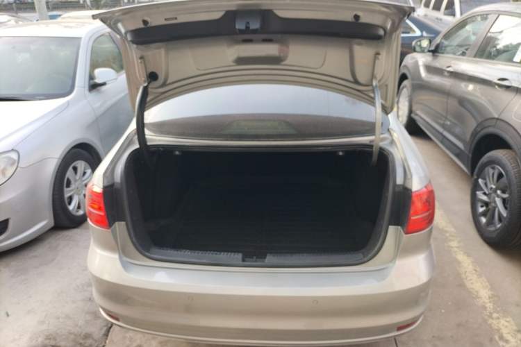 Used Volkswagen Sagitar 2015 1.6L Automatic Comfort Model
