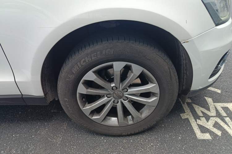 Used Audi Q5 2015 40 TFSI Technology Edition Right Front Wheel Hub