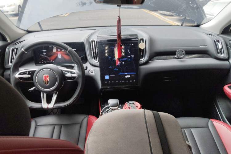 Used Hongqi HS3 2023 1.5T Two-Wheel Drive Shanwei Edition Center Console