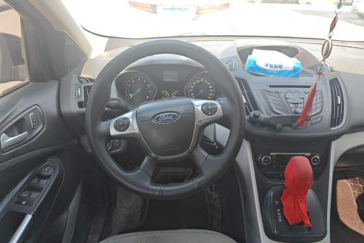 Used Ford Kuga 2015 1.5L GTDi Two-Wheel-Drive Comfort Model Steering Wheel
