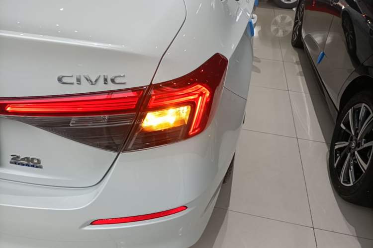 Used Honda Civic 2023 240TURBO CVT Dynamic · Center Stage Special Edition
