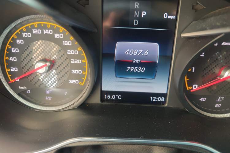 Used Mercedes-Benz C-Class 2018 C 200 L Sport Edition Odometer Close Up