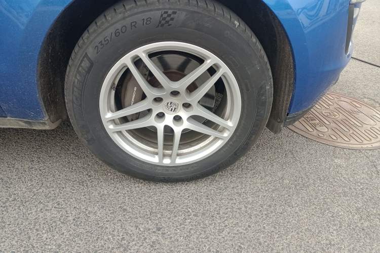 Used Porsche Macan 2017 Macan 2.0T Right Front Wheel Hub